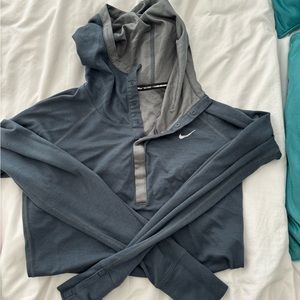 Nike women’s fitted running pullover